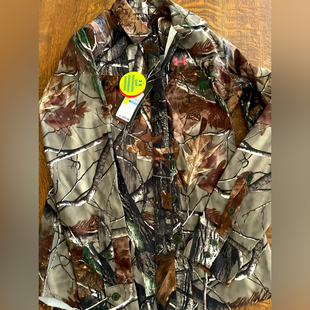 NWT Women’s Under Armour Realtree Camo Hunting Button Up Shirt Medium